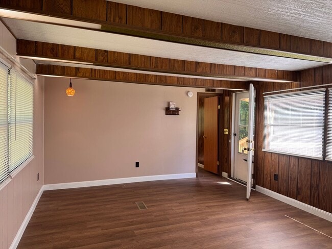 Photo - 3 Bed, 1.5 bath mobile home
