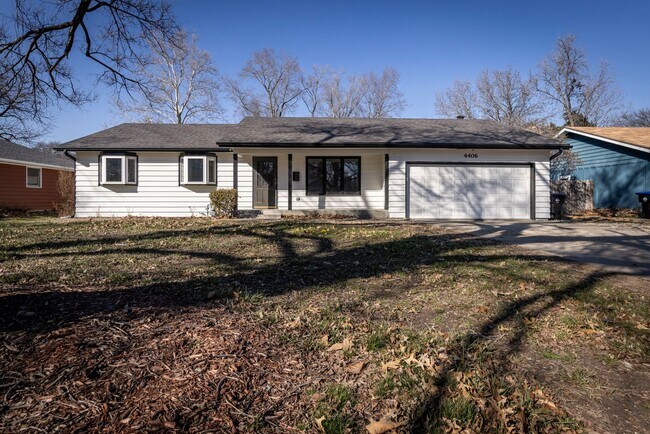 Newly Remodeled 4 Bedroom 2 Bath with fenc... - Newly Remodeled 4 Bedroom 2 Bath with fenc... House