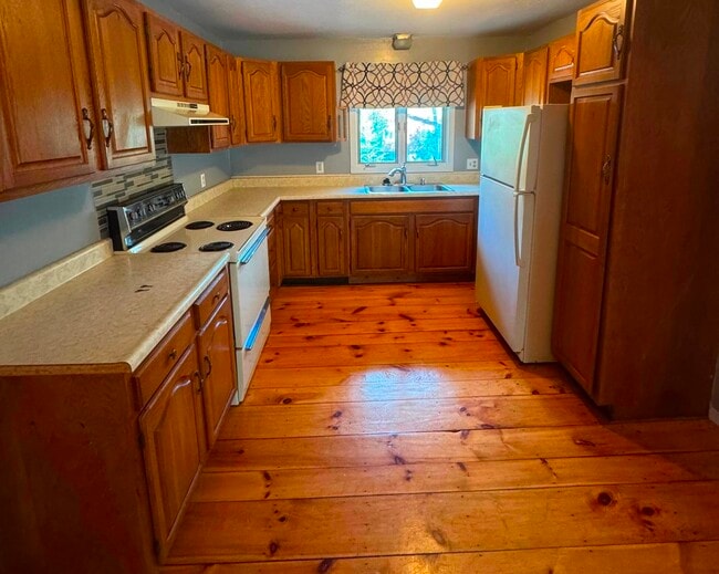 Photo - 174 Hackett Hill Rd