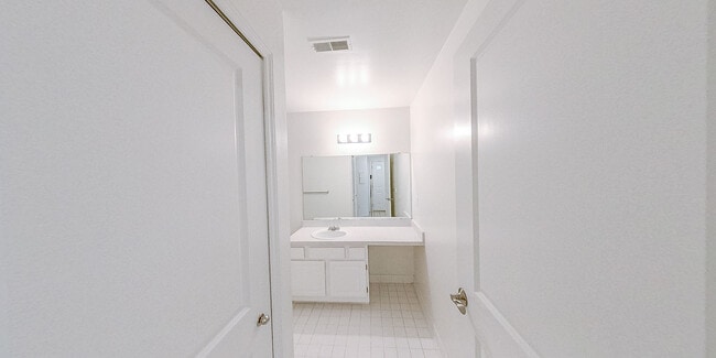 Photo - Whispering Lakes Apartments