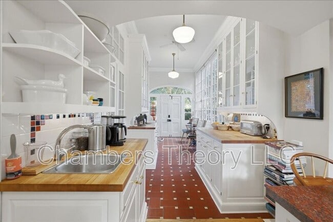 Photo - 404 Duke St