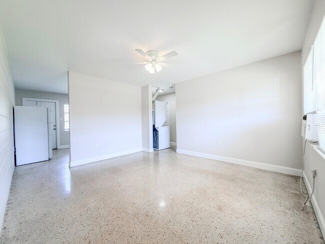 Building Photo - 2506 Ave F