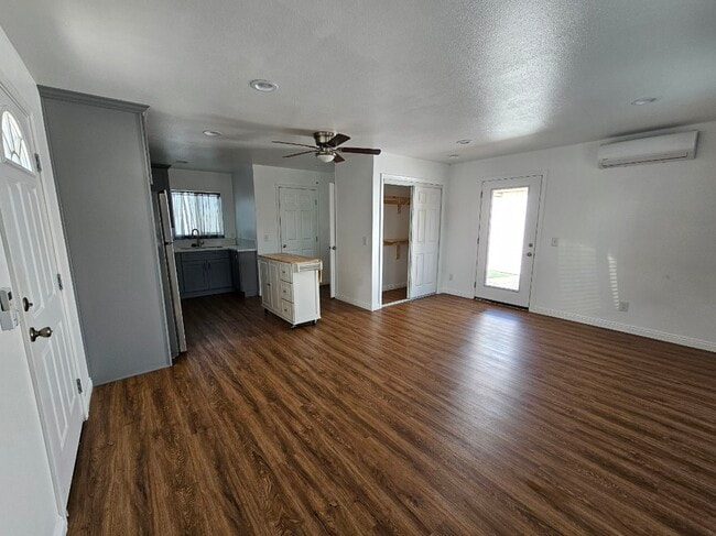 Photo - 290 E 57th St