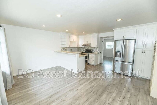 Building Photo - 1529 Alcatraz Ave Unit #7