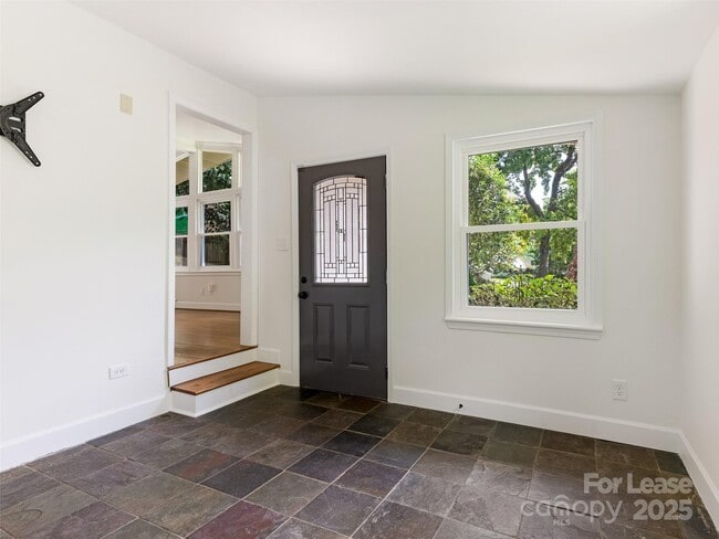 Photo - 553 Kenlough Dr