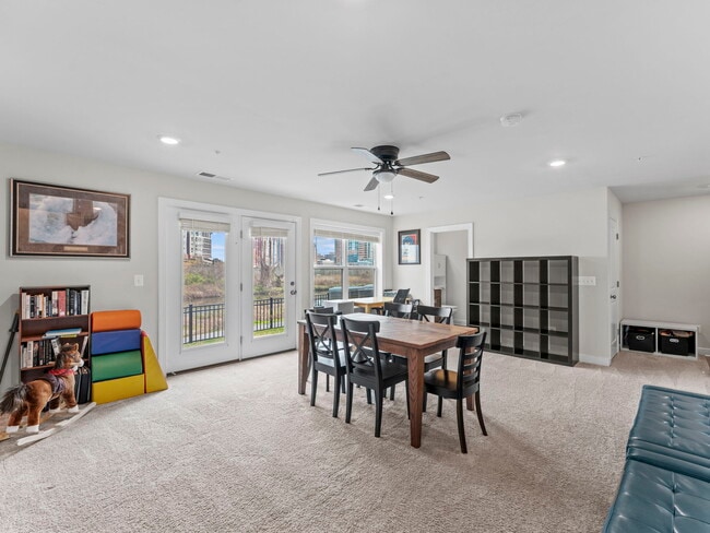 Photo - 2410 Stella Pl