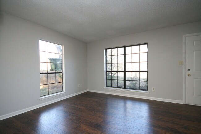 Photo - 104 Westscott Dr