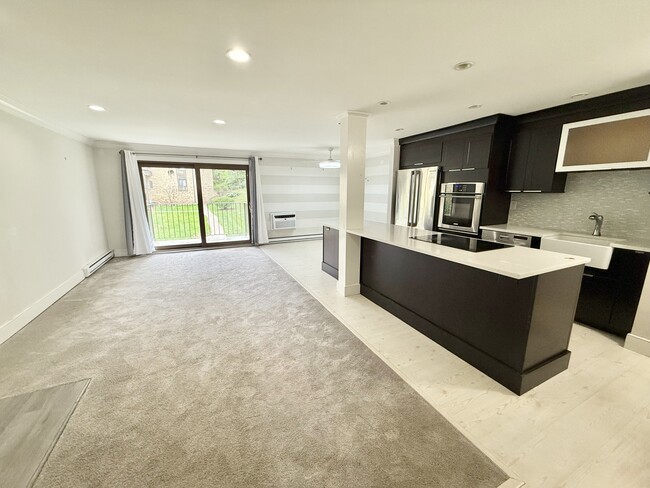 Building Photo - 1 Linden St Unit 11 Rental