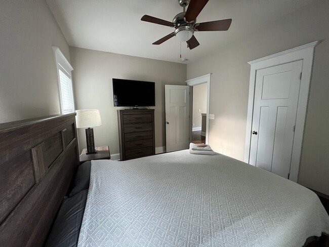 Photo - 1011 Everett Pl