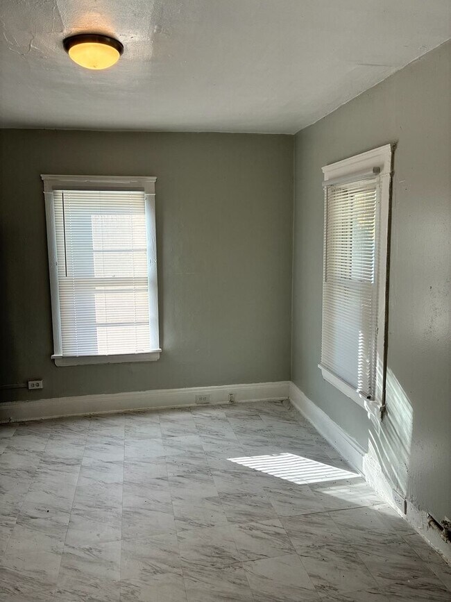 Photo - 1096 E 67th St Unit 3