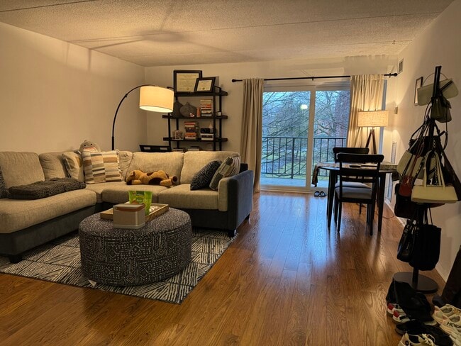 Building Photo - 50 Broadlawn Park Unit 307