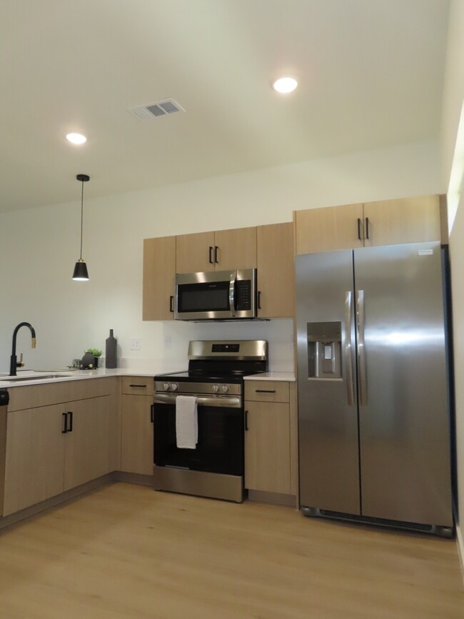 Photo - 2004 S Razorback Rd