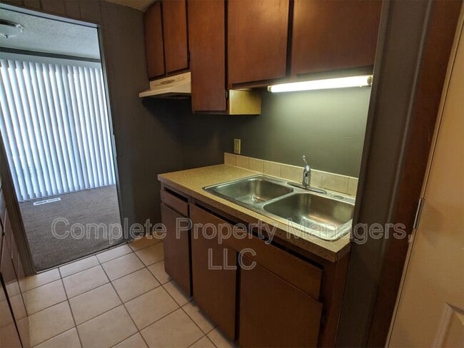 Photo - 334 W William St