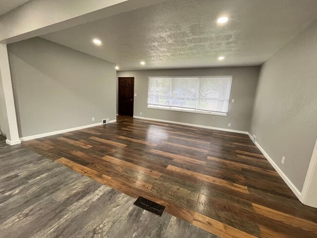 Photo - Newly Renovated 5 Bed/3 Bath in South Sioux Falls!