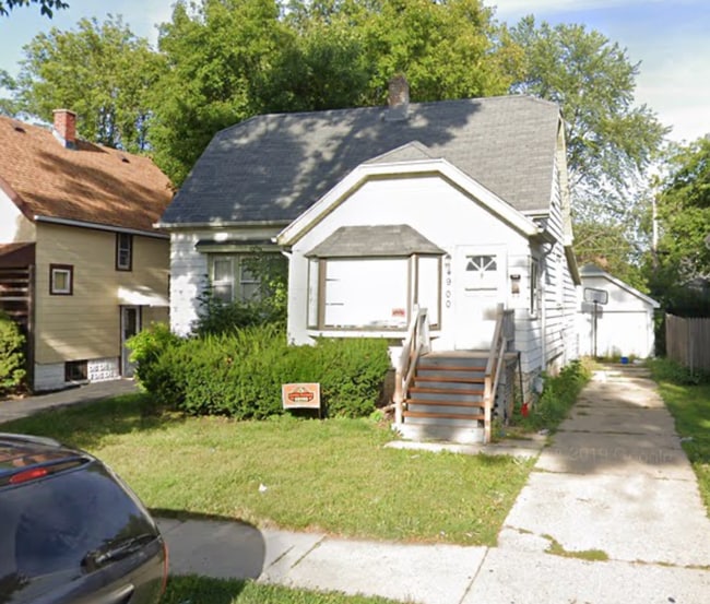 Building Photo - 3 Bedroom Single House Available for 8/1
