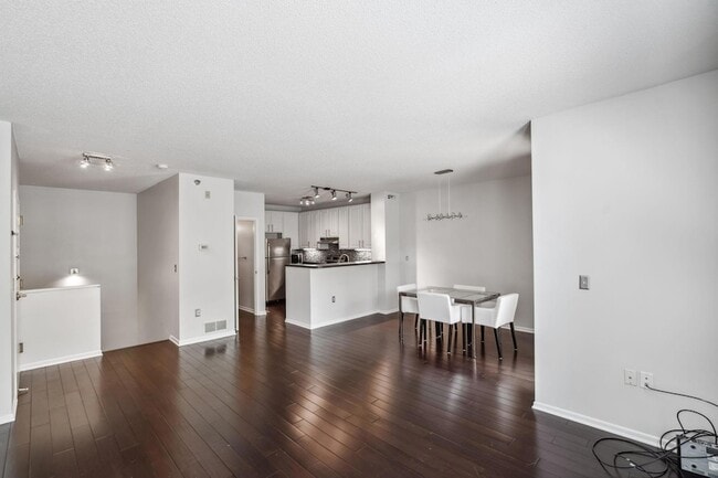 Photo - 675 N 1st St