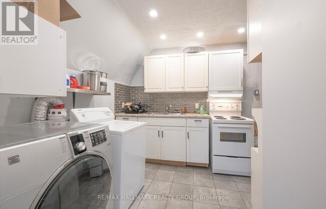 Photo - 5561 Manotick Main St