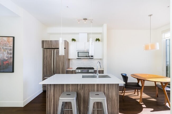 Photo - 2250 Commercial Dr Unit 418