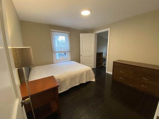 Building Photo - 219 Birch Ave Unit #2FC