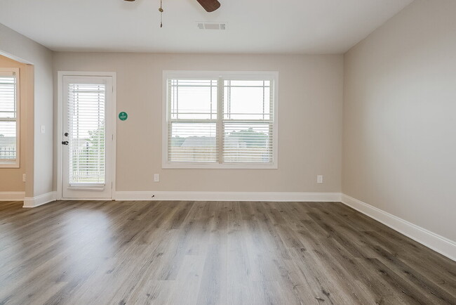 Photo - 1104 Jury Ct