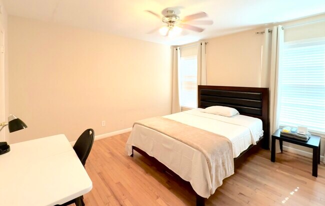 Photo - 2007 Sheridan St