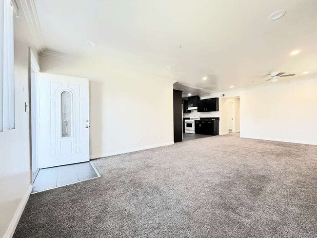 Photo - 114 W 50th St