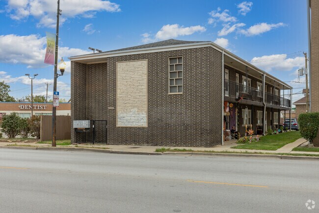 Photo - 4651 W 63rd St Apartments