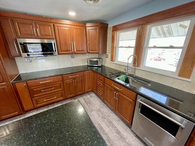 Photo - 1403 S Main St