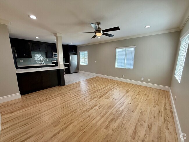 Building Photo - Luxury 2BD Wilson Court! AC! PARKING! Livi... Unit 4525 Wilson Avenue Rental