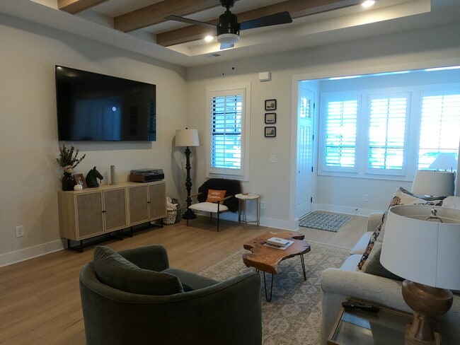 Photo - 1128 Windsor Sq