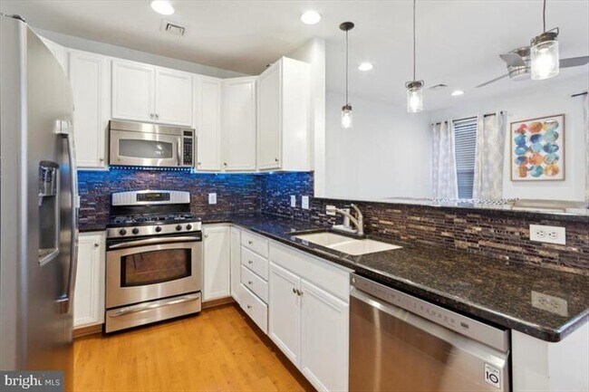 Kitchen w. stainless steel appliances - 3152 W Master St Unit 3152 W. Master - #58