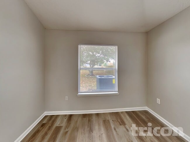 Photo - 2450 Creekfront Dr