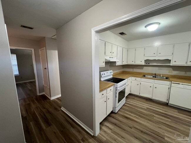 Photo - 1350 Fairchild St