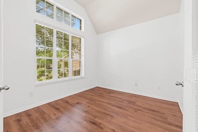 Photo - 10 Majolica Pl