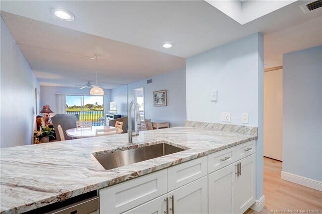 Photo - 40 NE Plantation Rd Unit 209