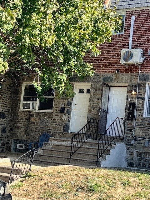 Building Photo - 6931 Oakland St Rental