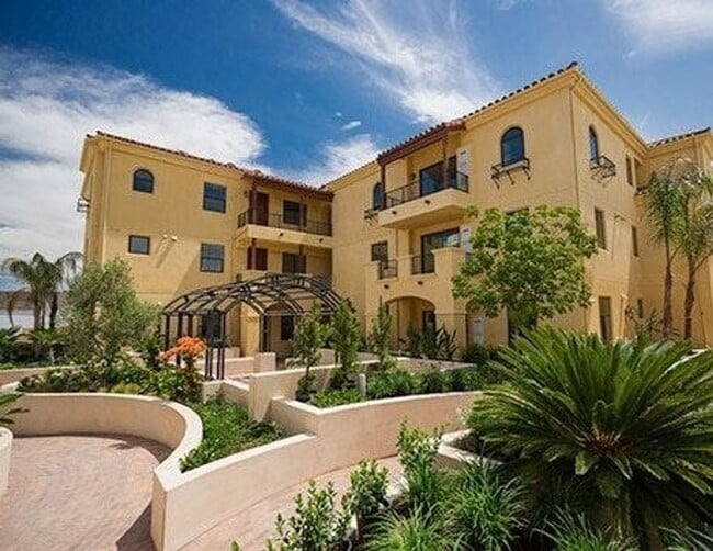 Building Photo - Ventura Cannery Condo - Two Bedroom locate...
