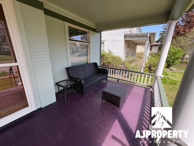 Photo - 119 N Summit Ave