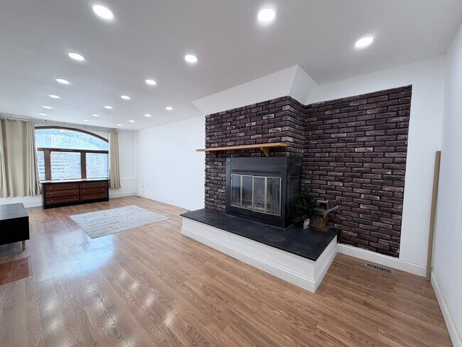 Photo - 3206 S Lowe Ave