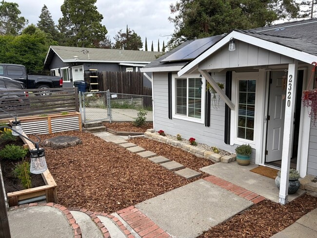 Photo - 2320 Saxon St