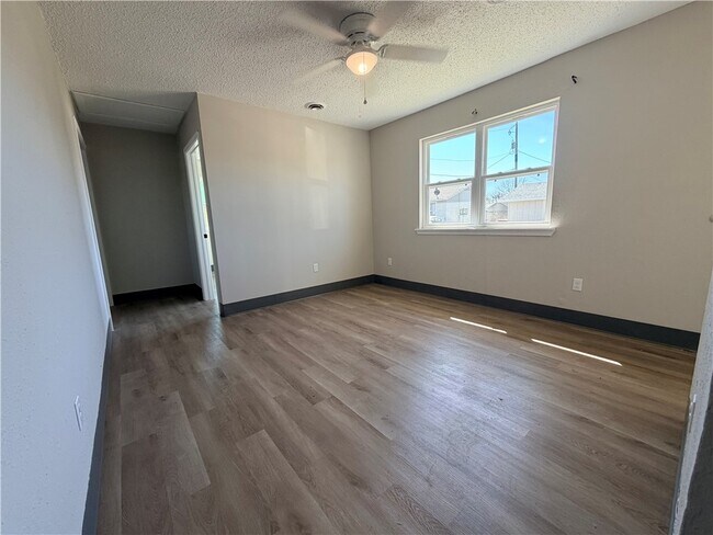 Photo - 501 David St Unidad B