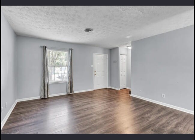 Photo - 686 Bethany Ct