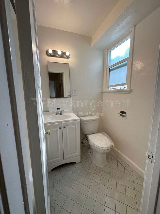 Photo - 1737 N Sycamore Ave Unidad 112