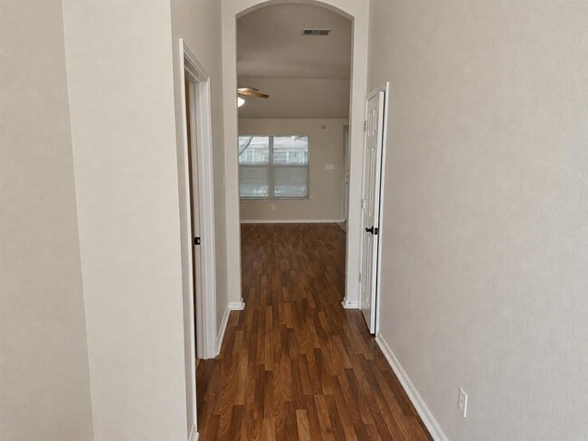 Photo - 2206 Bakers Way