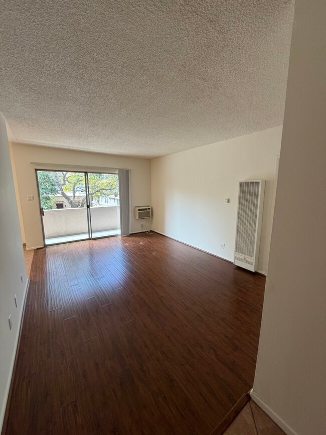 Photo - 1616 Armacost Ave