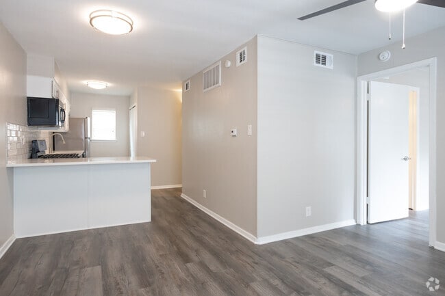 2 habitaciones, 2 baños - 900 pies cuadrados - Sandpiper Apartments