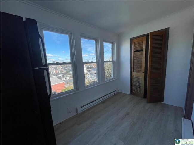 Photo - 753 St John St Unidad 2