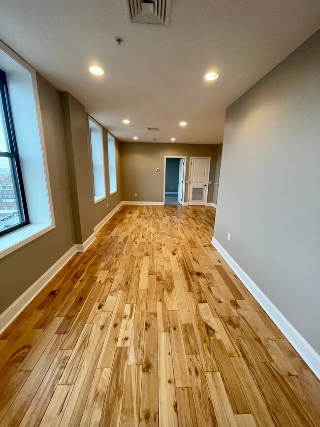 Photo - 11 W Market St Unit 802