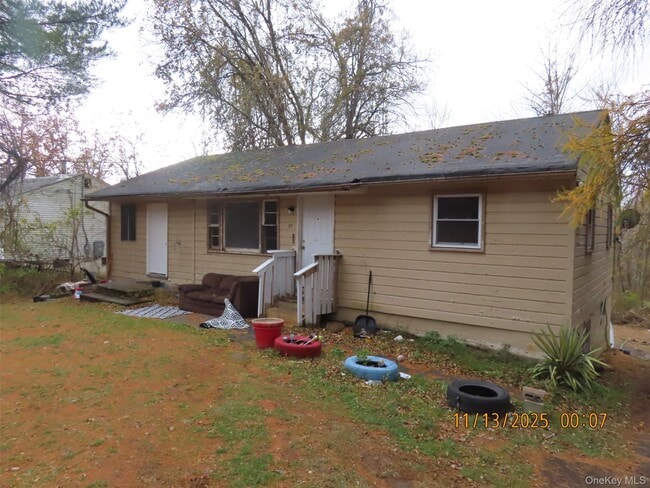 Building Photo - 27 Sunny Ln