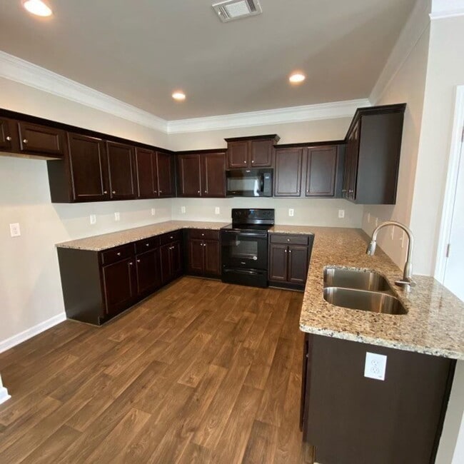 Photo - Gorgeous newly built 3 bedroom home!